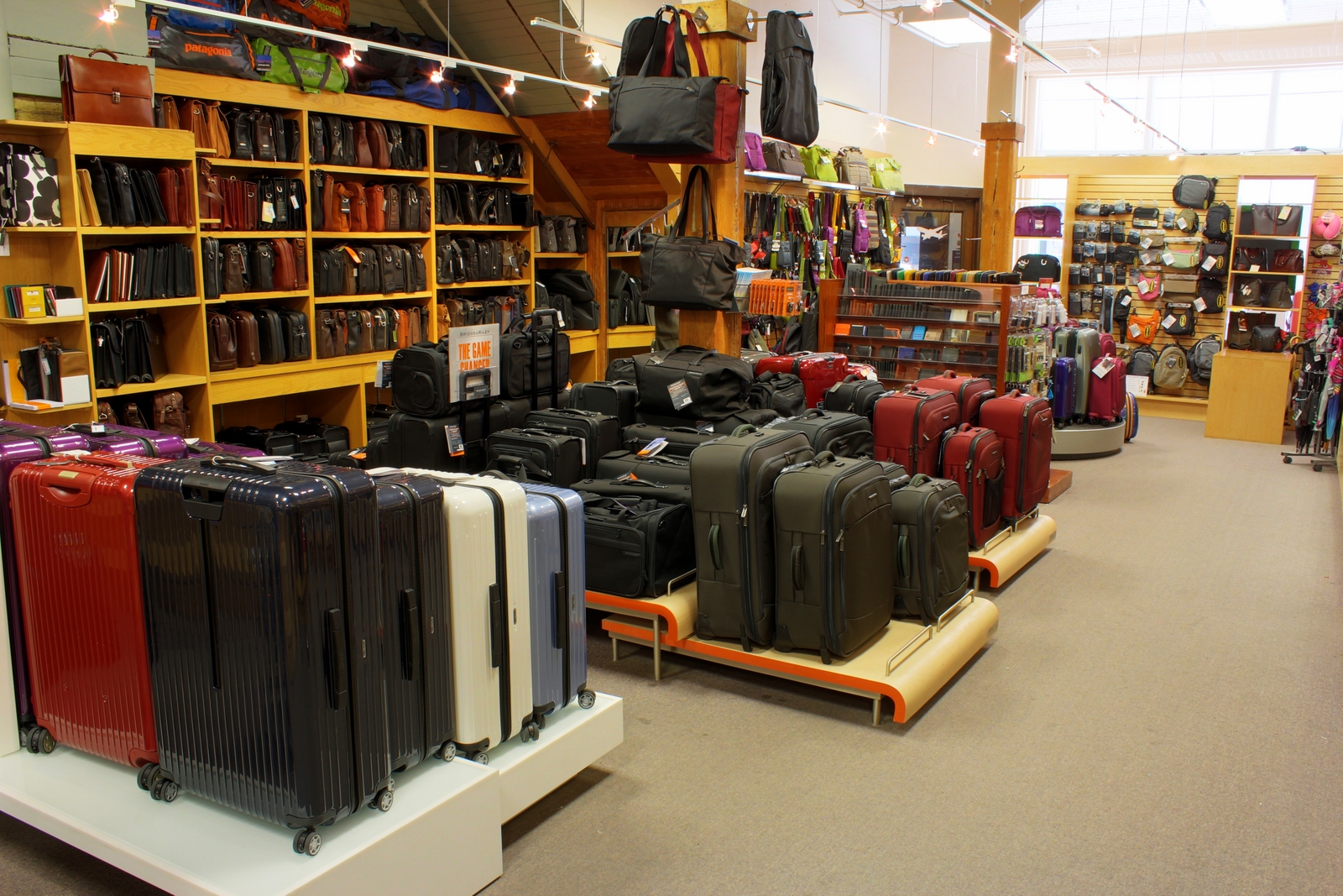 U N Luggage Canada Luggage Store-0002